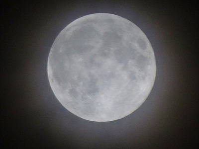 曇り空の満月, the strawberry moon is the full moon in June