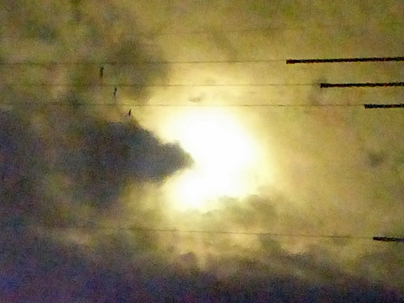 部分日食, a partial solar eclipse.