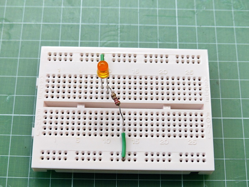 ブレッドボードでLEDを点灯させる, LED, breadboard